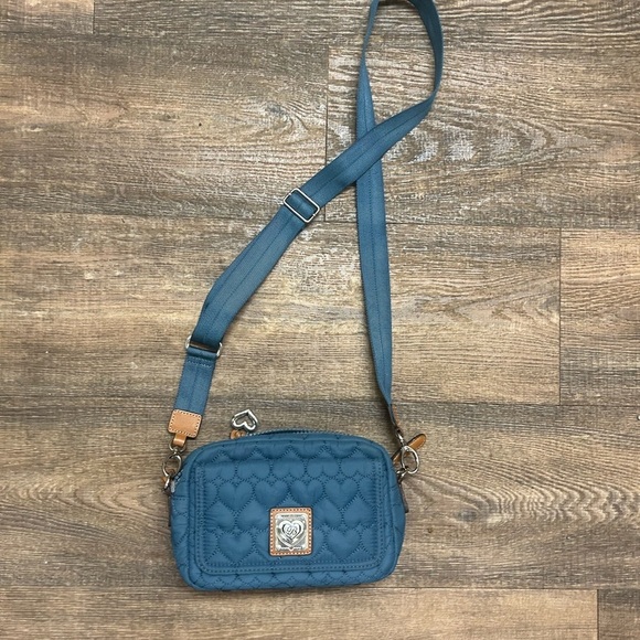 Brighton Kira Heart bag MINT/NEW condition- smaller crossbody beautiful blue - Picture 10 of 12